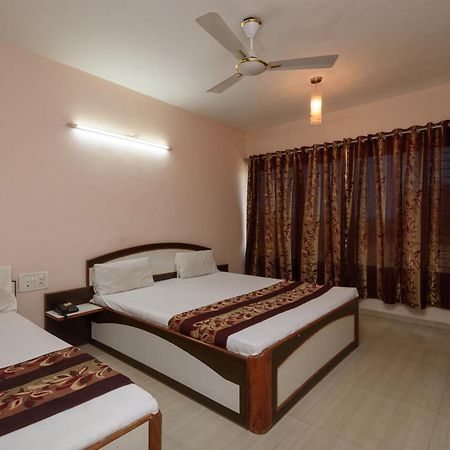 Hotel Sai Shraddha Shirdi Exteriör bild
