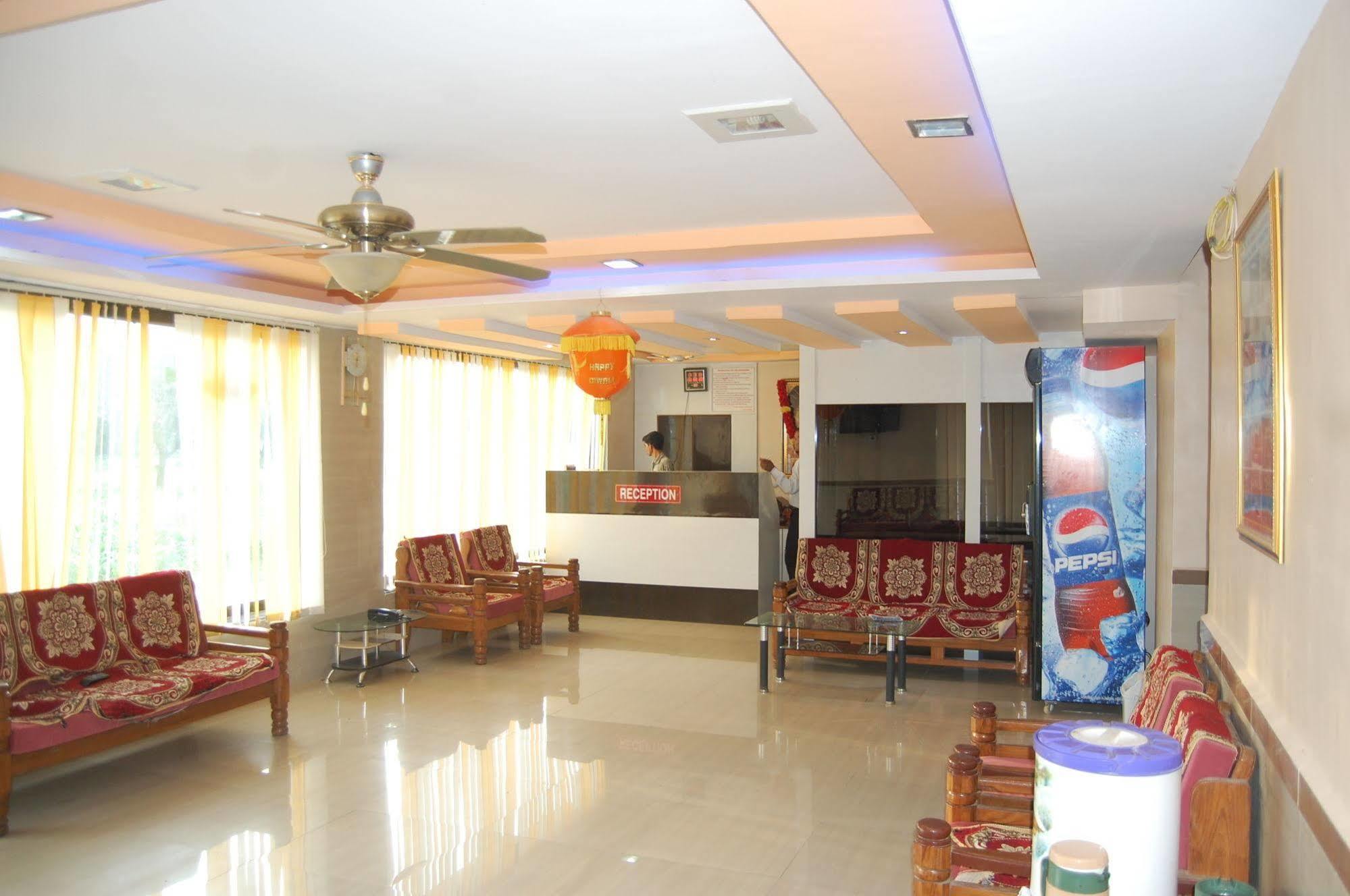 Hotel Sai Shraddha Shirdi Exteriör bild
