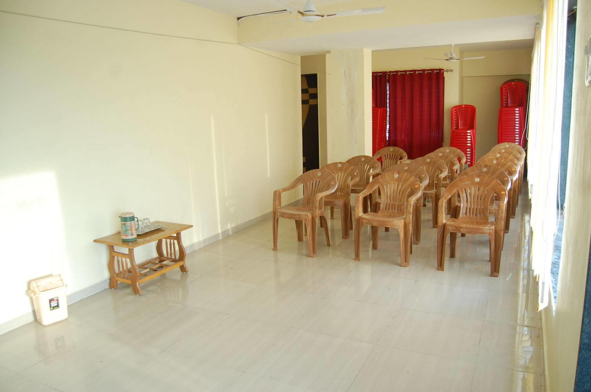 Hotel Sai Shraddha Shirdi Exteriör bild