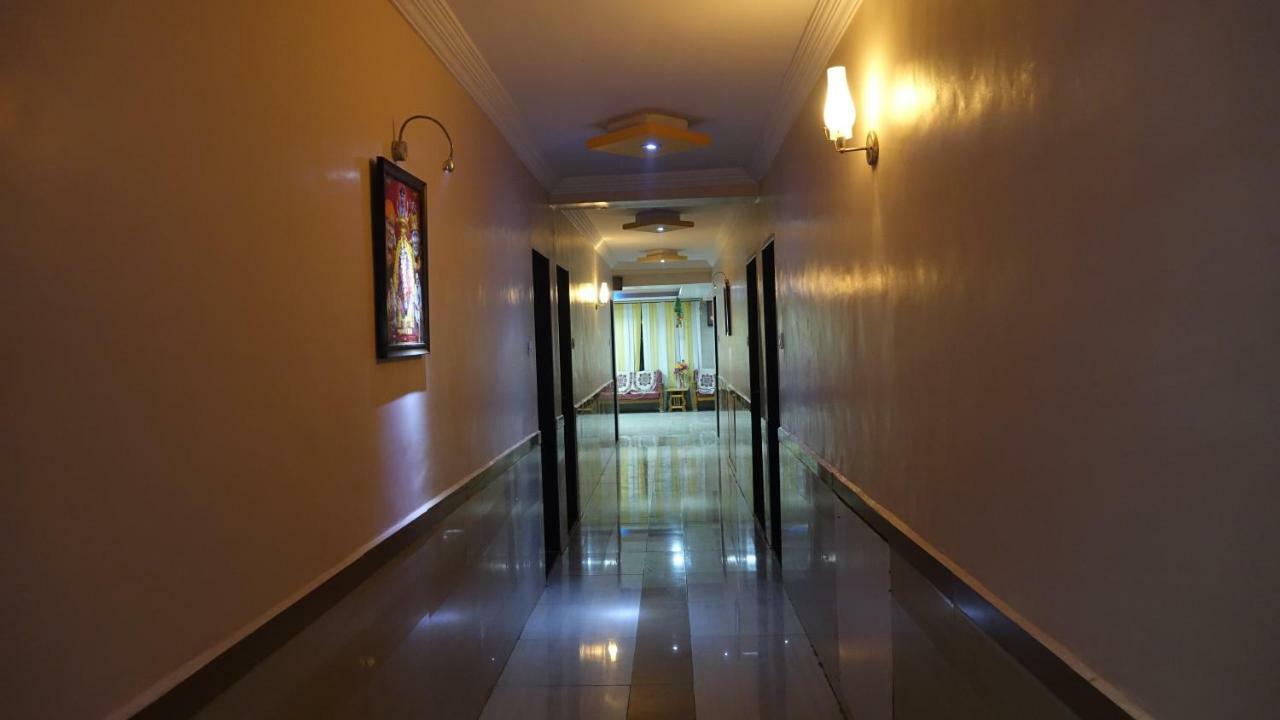 Hotel Sai Shraddha Shirdi Exteriör bild